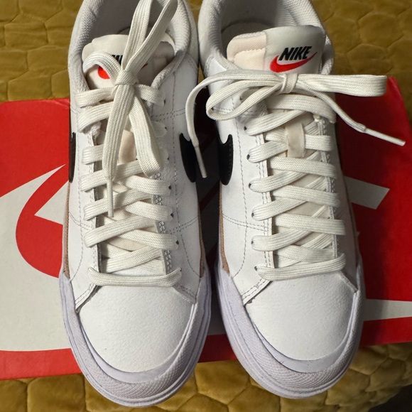 Nike Legacy Lift Women's Sneakers - White and Black - Picture 3 of 6